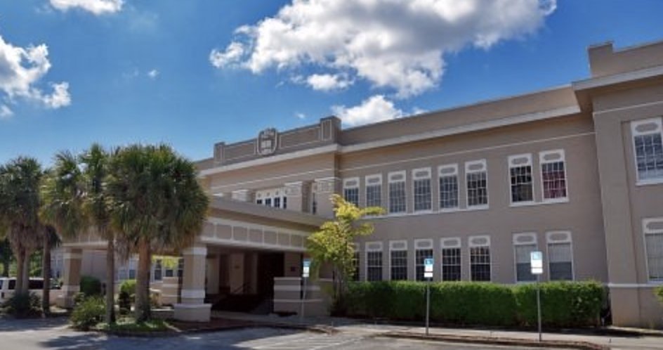 Artelize_Now's tweet image. Congrats to The Henegar Performing Arts Center: 34 tickets sold through Artelize in 30 days! 🎉 
42% of Artelize&apos;s audience is between 18 and 34. Wanna engage with a new and diverse audience!? 🌟 
eu1.hubs.ly/H08zp0H0
#ArtelizeAudienceBuilder #TechInArts #AudienceGrowth