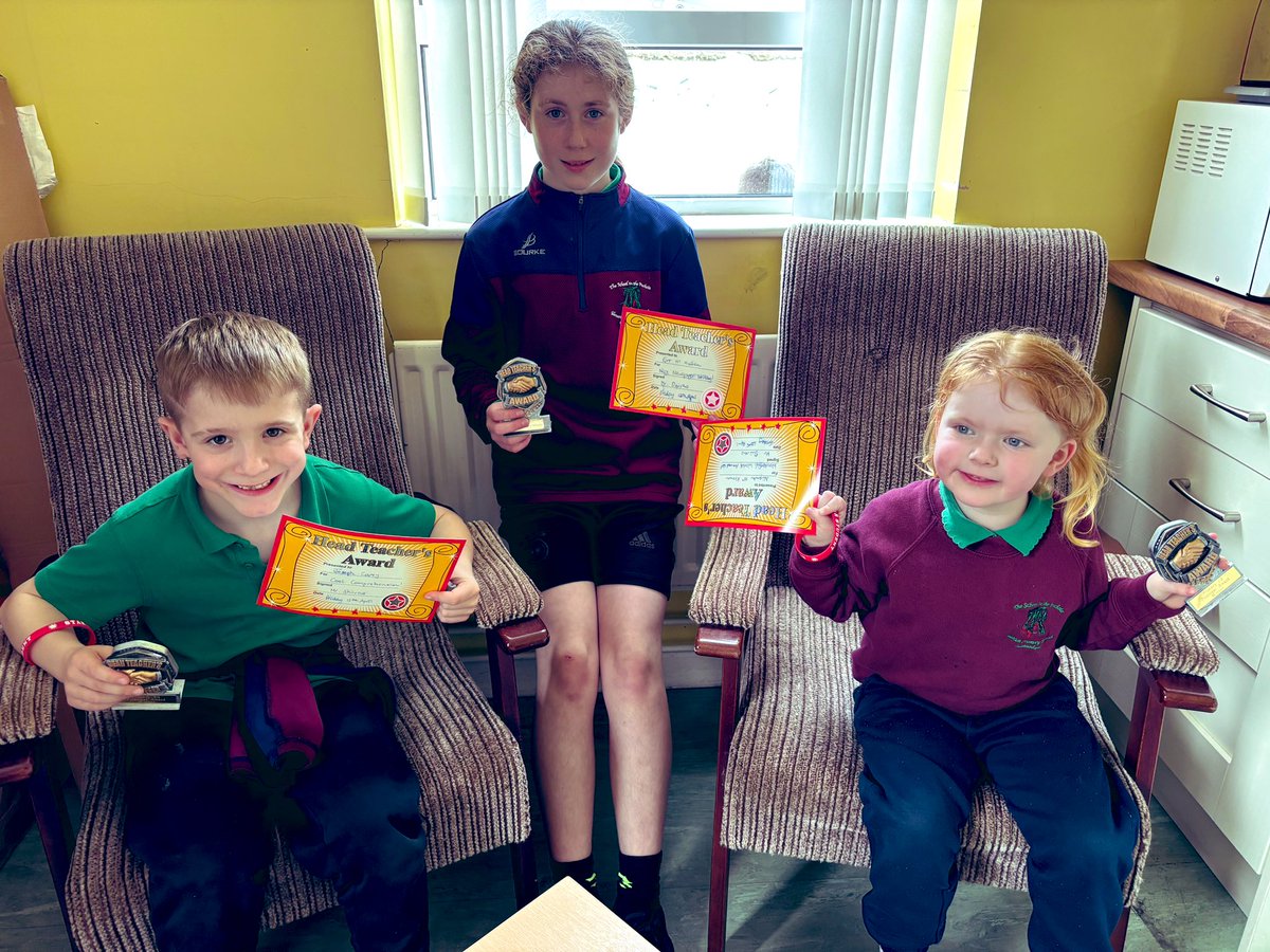 👏🏼 PRINCIPAL AWARD 🏆 Children were awarded this week for… ⭐️ WONDERFUL WORLD AROUND US ⭐️ COOL COMPREHENSION ⭐️ NICE NEWSPAPER WRITING 💫 Well done to everyone 👏🏼 Check out our website to see all the other amazing things our children do in school👇🏻 glenannps.com