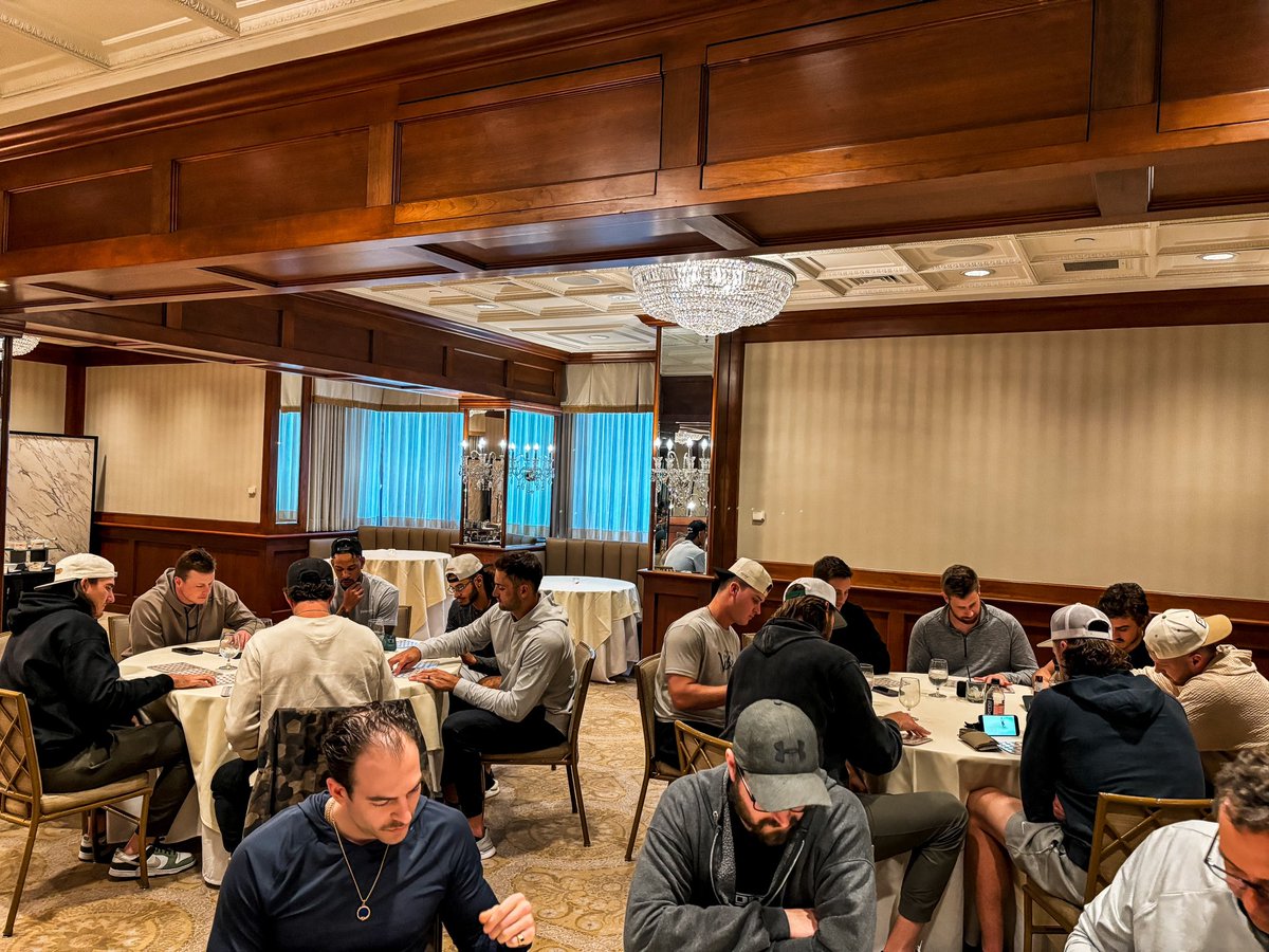 Twins's tweet image. The rainout yesterday just made more time for team Bingo Night hosted by @pablojoselopez!