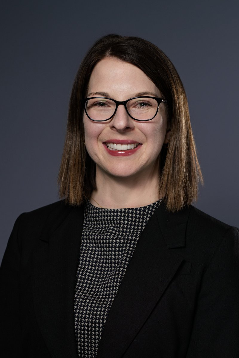 *New profile photo! Thank you to @themrionline for the complimentary headshot from #AUR24 last week! They took over 250 headshots for the attendees! 💜 #MedEd #MRIOnline #headshot