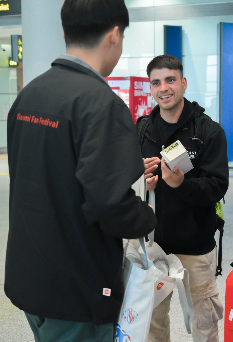 Xiaomi's tweet photo. Here's a snapshot of our #XiaomiFans arriving in Beijing! 🥳
We're about to embark on an exploration tour. Are you ready to follow us? #XiaomiFanFestival2024 #FanfestGetaway https://t.co/JMijunajDh