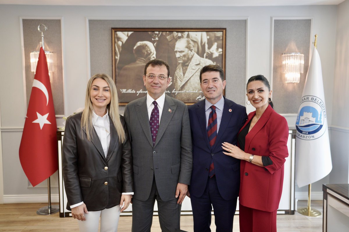 ekrem_imamoglu's tweet photo. Her bayram olduğu gibi bu bayram da doğduğum topraklardaydım. 

Büyüklerimizin elini öptük, mezarlık ziyaretlerimizi yaptık, hemşehrilerimizle bayramlaştık. Trabzon Ortahisar Belediye Başkanı Ahmet Kaya’yı ziyaret ettik, vatandaşlarla buluştuk. Herkese gönül dolusu teşekkürler. https://t.co/muBjLeyfm9