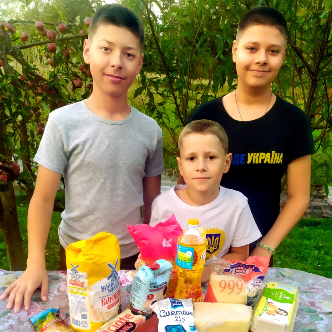 Welcome to Photo Friday! Ukraine is experiencing a severe shortage of staple goods. Thanks to your generosity through the Nutrition Program in Pochaiv, 380 sponsored children and their 1140 family members received supplies, allowing them to overcome food insecurity.