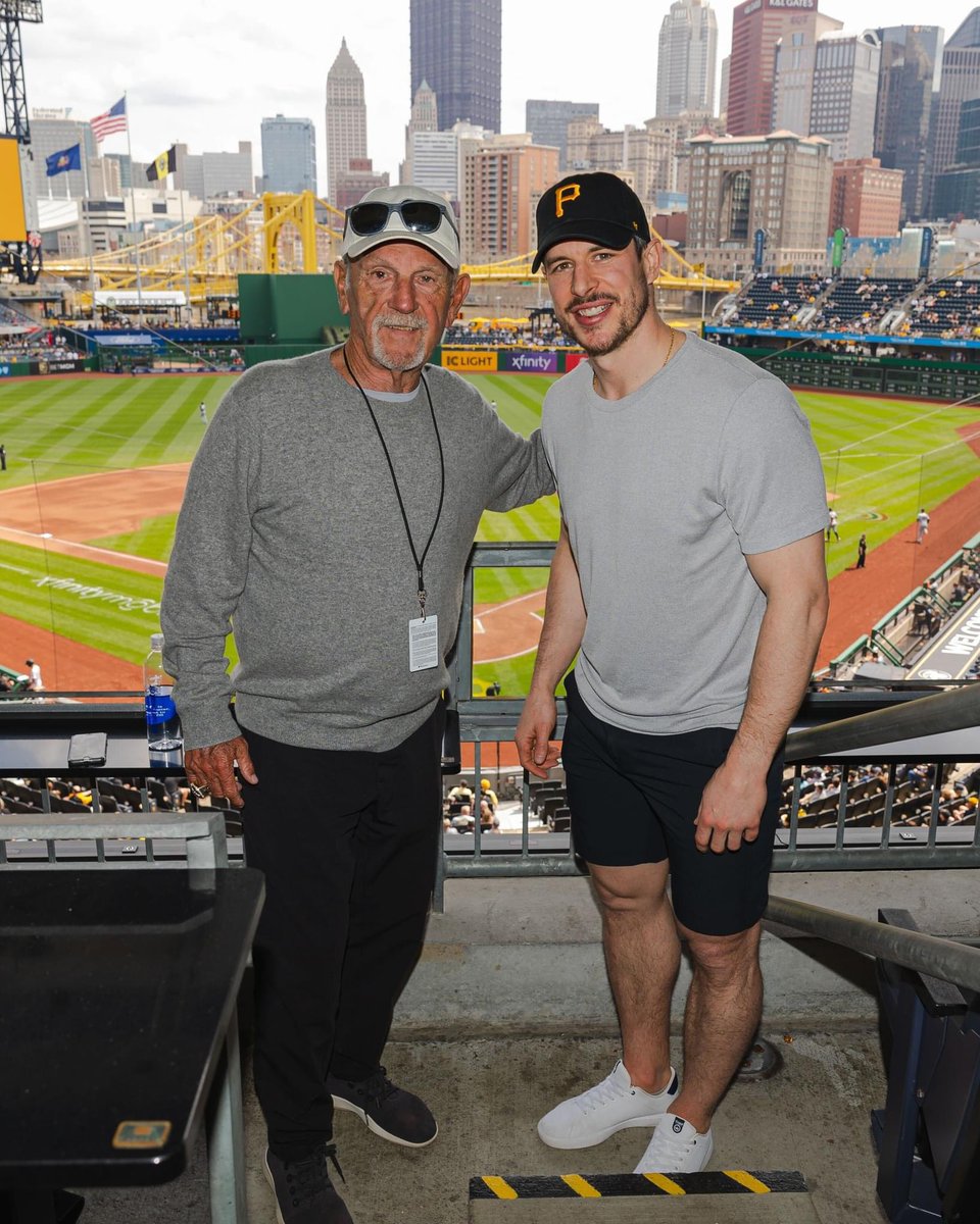 Great photograph of Jim Leyland and Sidney Crosby at PNC Park