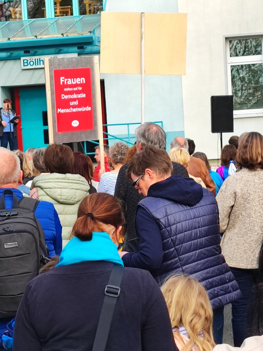 fr4gfu44a's tweet photo. #Erwitte Ca. 500 Leute vor Ort. https://t.co/USzbI70Ogm