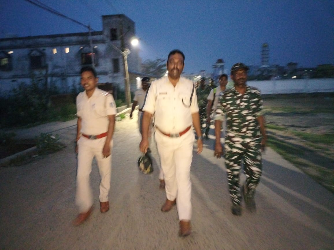 Town PS and Dhanupali PS have conducted flag March in different sensitive areas of Sambalpur town. @odisha_police @DGPOdisha @DIGPNRSAMBALPUR