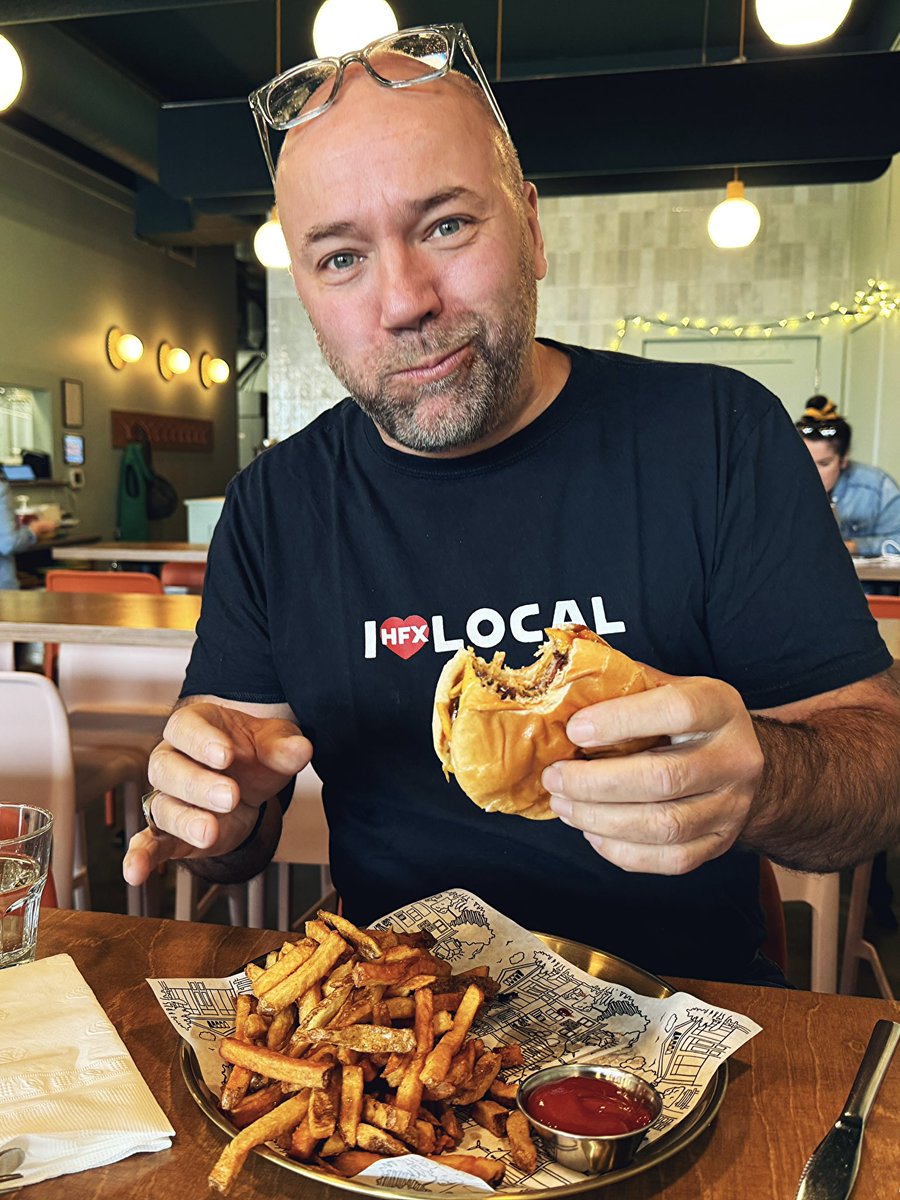 🍔 @hfxburgerbash is in full swing in all its familiar deliciousness! I grabbed my first burger of the week at @NorthBrewing in #Timberlea - the “bourbon legend” was a 🔟 outta 🔟! Plus, $1 from every burger goes to @feednovascotia. burgerbash.ca #hfxburgerbash