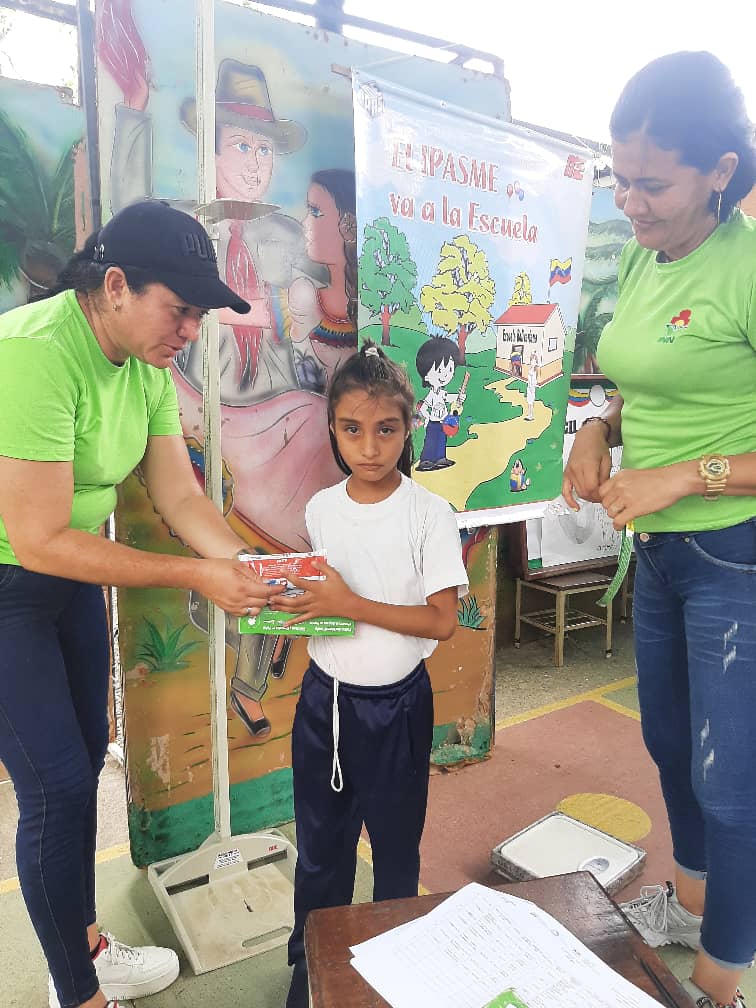 #12Abr 📌 Con una hermosa sonrisa de l@s alumn@s de la escuela 'Lucila Palacio',el #INNMérida llegó con 𝘼𝙣𝙩𝙧𝙤𝙥𝙤𝙢𝙚́𝙩𝙧𝙞𝙘𝙖 𝙫𝙖 𝙖 𝙡𝙖 𝙀𝙨𝙘𝙪𝙚𝙡𝙖,crezco junto a ti,al municipio #AlbertoAdriani con crema de maní y microminerales.

#VenezuelaValiente