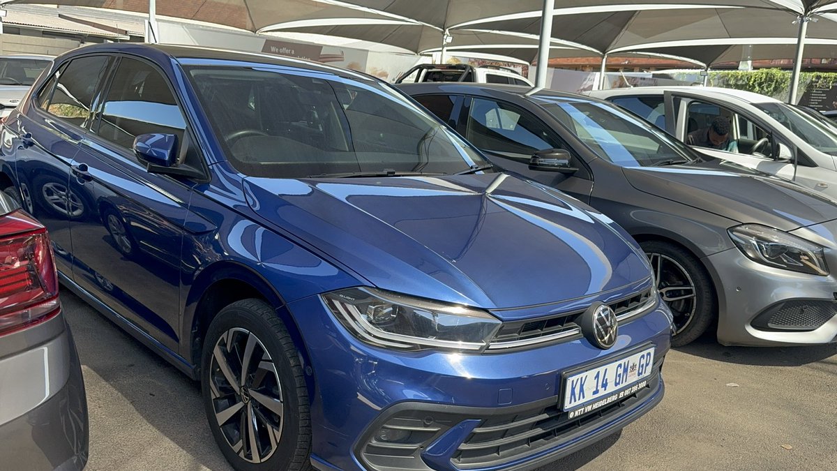 R 348 888 R 6 428 p/m 2022 Volkswagen Polo Hatch 1.0TSI 85kW Life For Sale 53 000 km￼ Sunroof Petrol