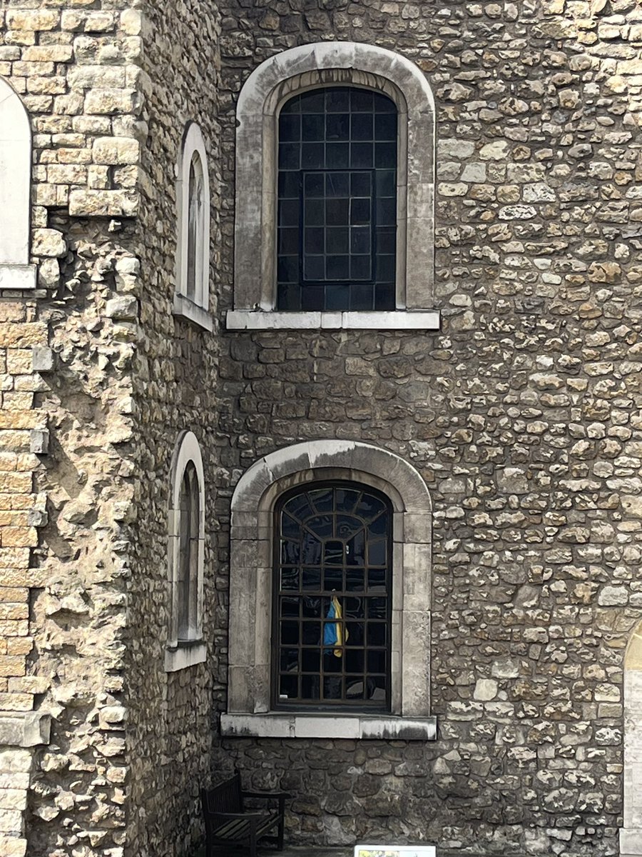 The Jewel Tower in Westminster 🇬🇧is a beautifully conserved piece of history. And apparently it supports 🇺🇦