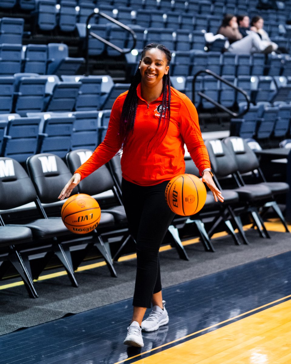 𝐇𝐚𝐩𝐩𝐲 𝐁𝐢𝐫𝐭𝐡𝐝𝐚𝐲 to assistant coach Lakeisha Gregory! 🎂🎁🥳