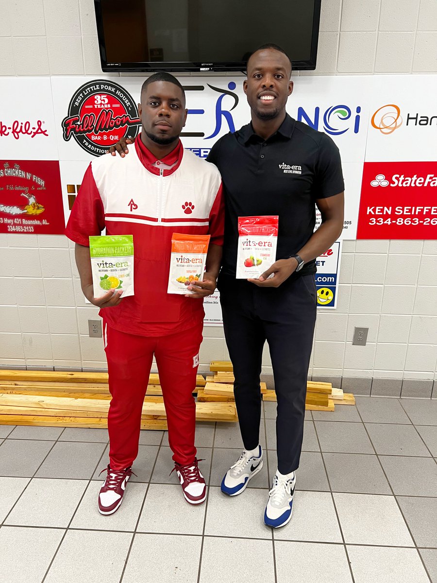 Handley High School and Xavier Calloway Head Basketball Coach partners with Vita-Era Hydration to take their hydration to the Next Level💧

Tay thank you for your business bro and we're looking forward to building with you 🤝🏾

#VitaEraHydration #HandleyHighSchool #hydration