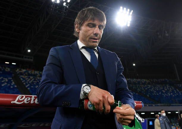 Antonio Conte has had an offer from De Laurentiis since January. The news is that they are talking again. The Italian coach is not opposed to coaching #Napoli but is delaying to understand all the possibilities that will arise. [@GianmarcoGio]