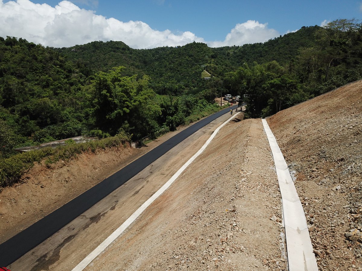 La ACT anunció, que tal y como se había programado, hoy se abrió al tránsito la PR-162 en Aibonito que se había visto afectada por un deslizamiento de terreno que la mantuvo cerrada durante el proceso de mitigación @DTOP @lafortalezadepr @GovPierluisi