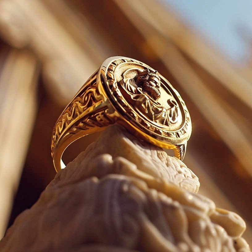 Roberts_London's tweet image. How do you wear history? Featuring our most iconic signet rings. #WearHistory #SignetRing