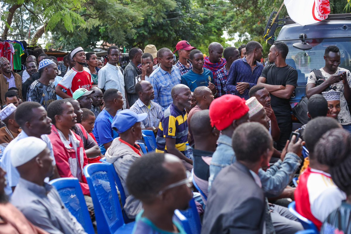 Leo nimefanya Mkutano na Wanachama na Mashabiki wa Simba Mkoani Singida Agenda ya kwanza ilikua ni maandalizi ya mchezo wetu dhidi ya Ihefu na kuwataka Wana Singida kujitokeza kwa wingi Uwnajani lakini pia tupambane kuhakikisha tunapata ushindi katika mchezo huo Agenda ya pili…