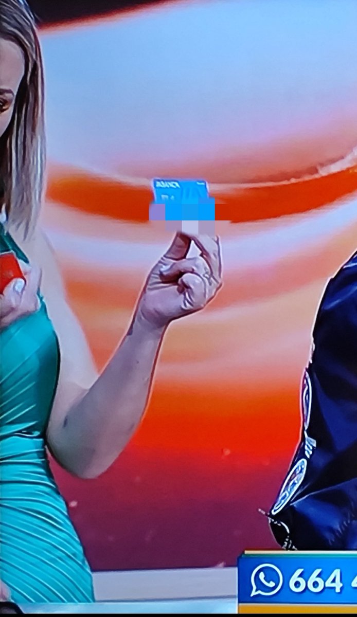 Un plan sin fisuras, coger una tarjeta de crédito de una persona al azar del público y mostrarla por las dos caras, en directo durante un programa de televisión en directo para hacer un truco de magia.