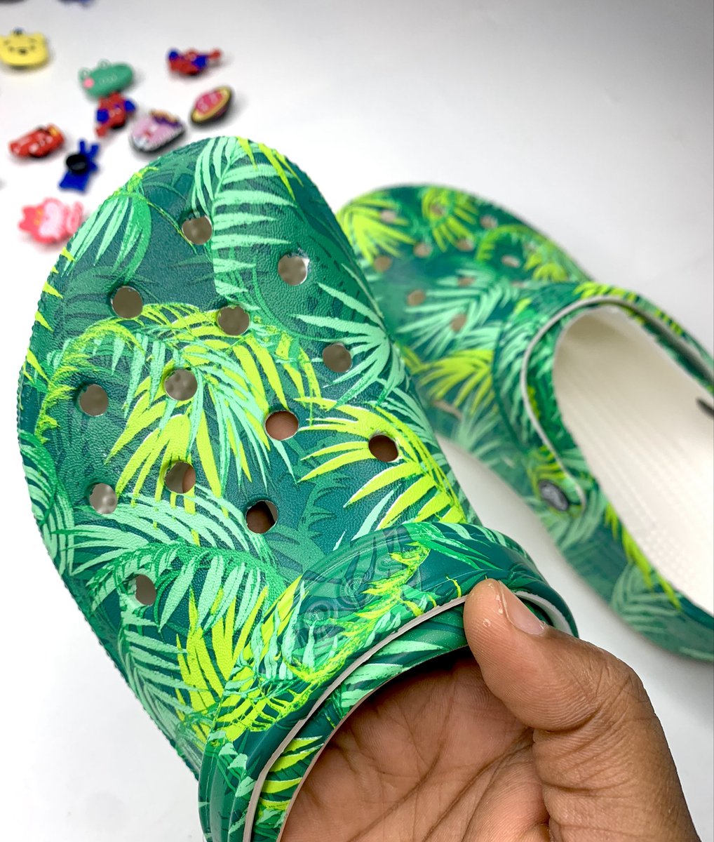 newnook_ng's tweet image. No frills, just comfort – our Classic Clogs are the reliable choice for healthcare professionals who prioritize ease and functionality in their footwear. 👩‍⚕️👟 

Send a DM for price.

#NoFrillsJustComfort #ReliableChoice