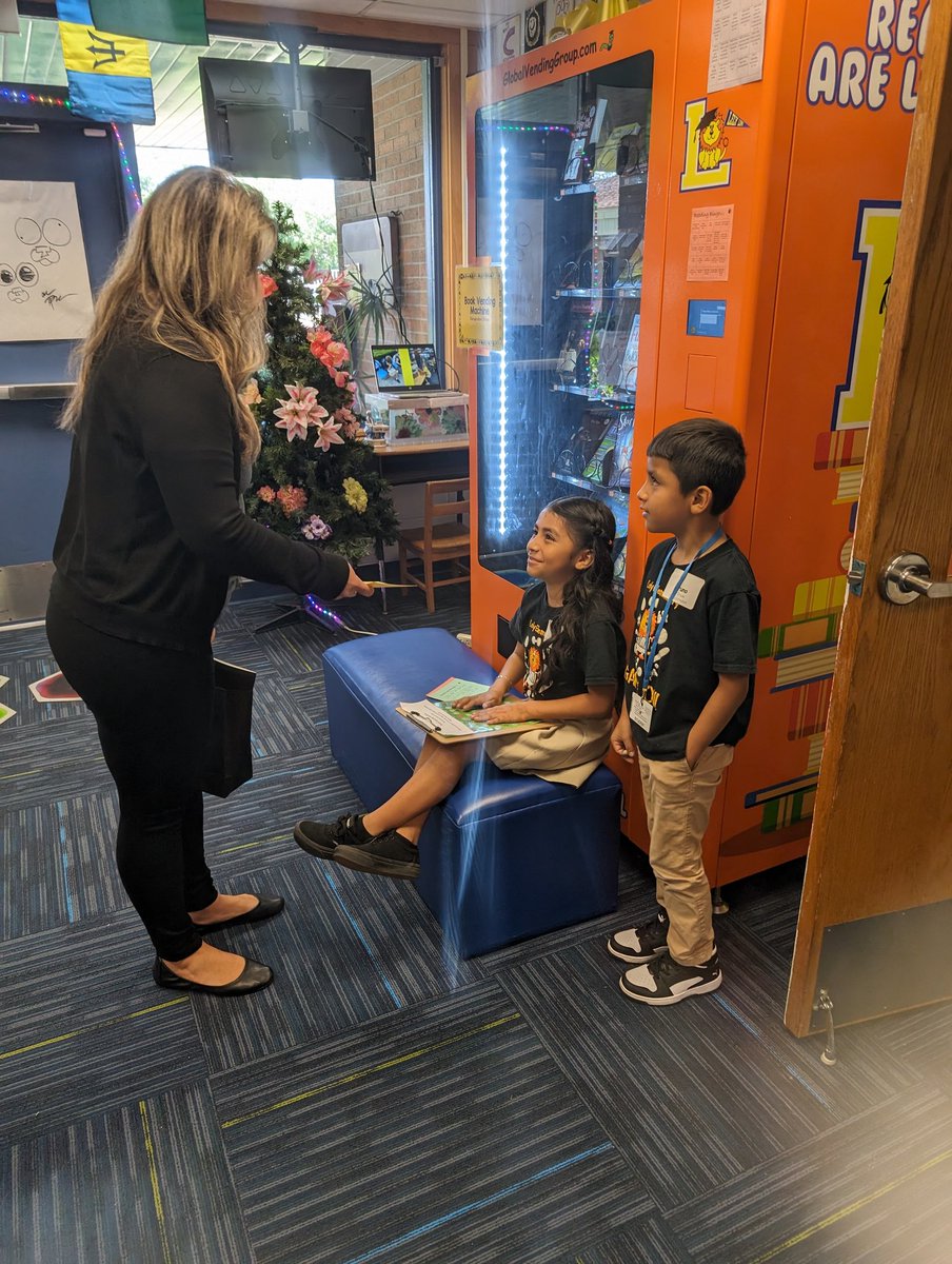 More pics from our amazing Leadership Day at Lely Elementary! @collierschools @collierpbis @ccpsplii @theleaderinme @ccpsmediacentrs #ccpsproud #ccpssuccess @lelylionsroar  #teacherlibrarians #mediamagic #mediacenter #lelyleads