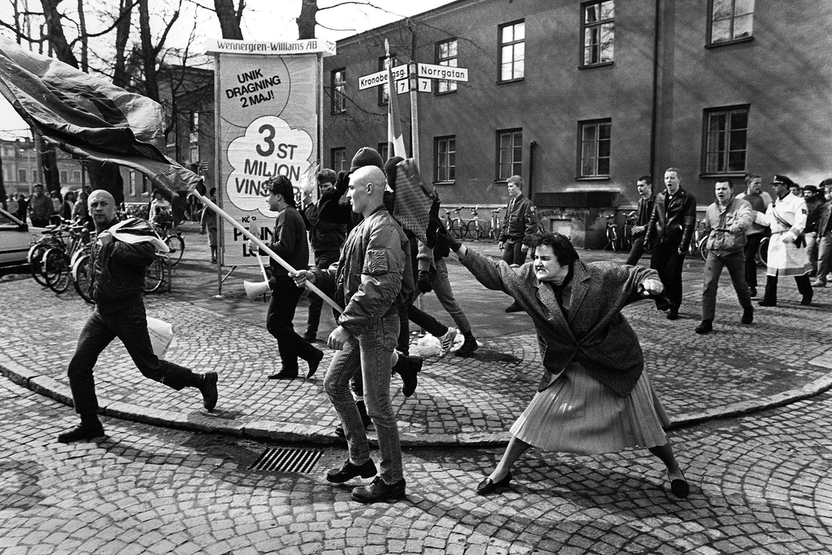 Den här damens agerande har inte åldrats väl kan vi idag konstatera, nu skulle det klassas närmast som våld mot tjänsteman 🇸🇪