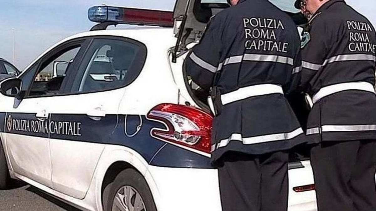Incidente mortale a Roma, la vittima è un motociclista di 77 anni roma.repubblica.it/cronaca/2024/0…