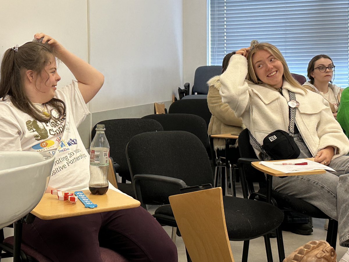 EllieJSims's tweet image. One of my favourite moments at #PCPC24 was sitting with  @MakatonYou and chatting to @ITMatters_CIC. Some very exciting Makaton training and resources coming soon 🤩. Communication matters!