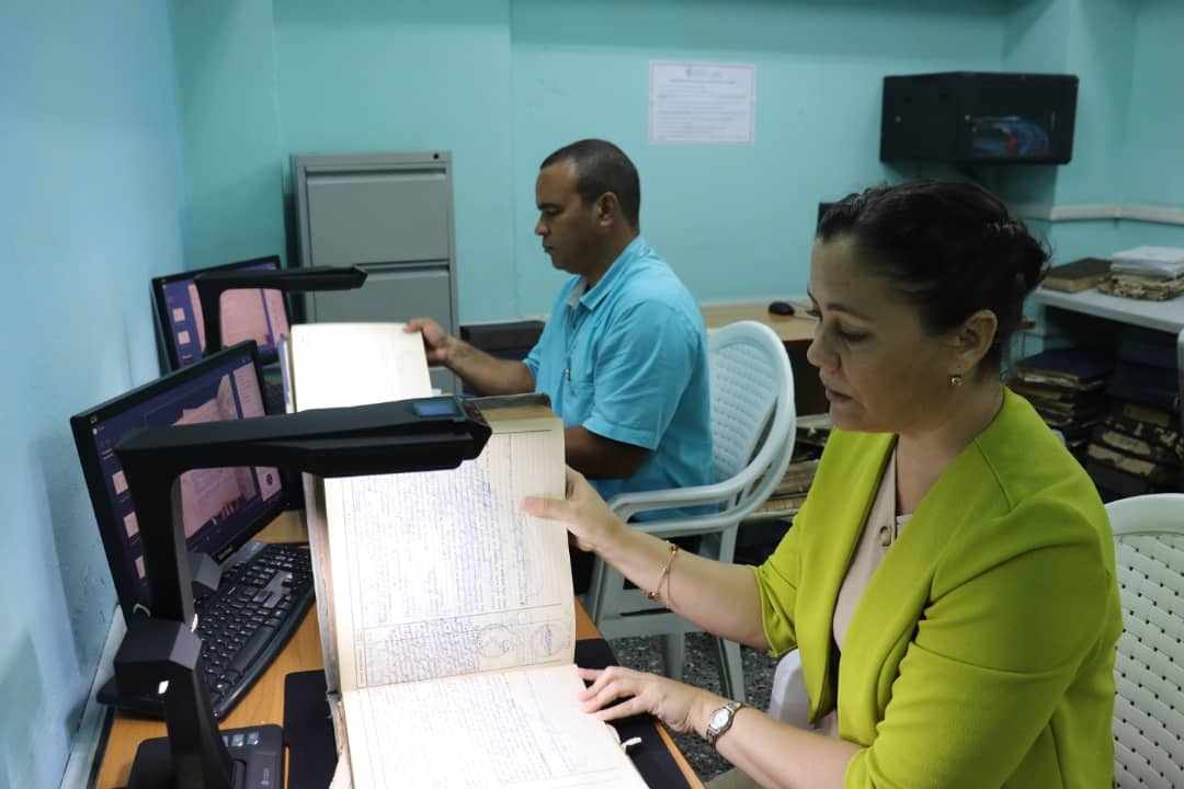 Minjus_Cuba's tweet photo. "Hacer es la mejor manera de decir"
#Martí

👉 Presente la Dirección General de Desarrollo del @Minjus_Cuba en el Registro de Tomo y Duplicado de #LaHabana 
👉 Hoy se controla la eficacia, la organización y se compulsa la gestión

👉Donde somos más útiles 💻
#FamiliaMinjus  💪🇨🇺 https://t.co/2kKanYDVzb