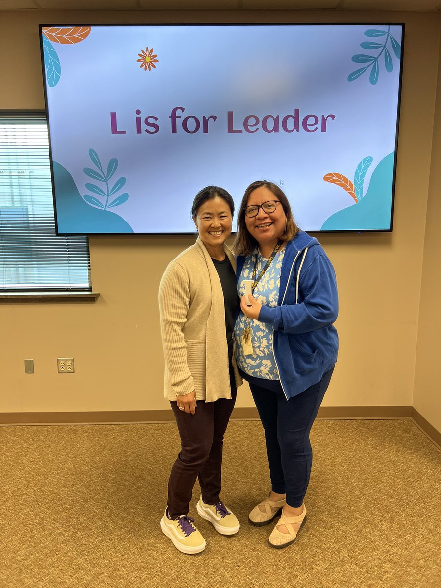 Our high school L is for Leader award was given to @jua_alma of @FHSRaccoons by Ms Tang! Congratulations, Alma!