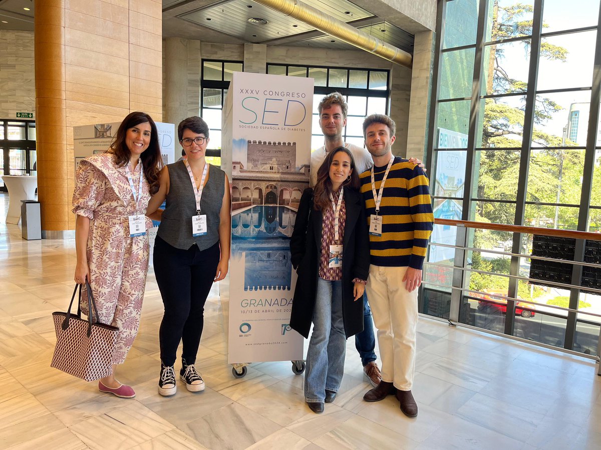 Muy contentos de nuestra participación un año más, en congreso @SEDiabetes #SEDiab2024 Seguimos trabajando juntos! 👏🏻👏🏻 educadoras, diabetologos, residentes de la Unidad. #somosHUVR @HospitalUVRocio @alfonsosotoendo @VirBellido @gglg12 @gh_n86 @PilarSantaCru11 @miriam_ZM