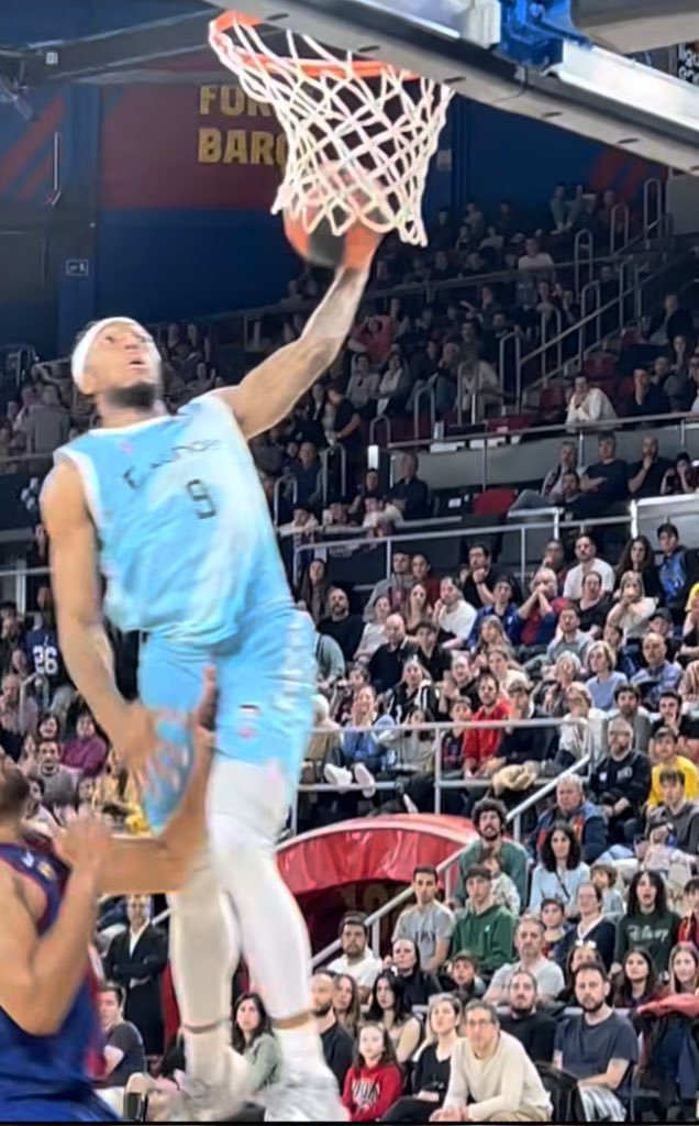 zunderdanilo's tweet photo. Míchel Jordan vs Mathieu Kamba:
(Siendo objetivo 100%)
-Tiro de tres: Kamba
-Salto vertical: empate
-Mayor mérito en su carrera: Kamba, jugando con Pippen y Rodman cualquiera.
-Media distancia: Jordan.
-Mas puntos en ACB: Kamba.
-Capcidad defensiva: Kamba.
-Ganador: Kamba🐐 https://t.co/FDJyo1jtra