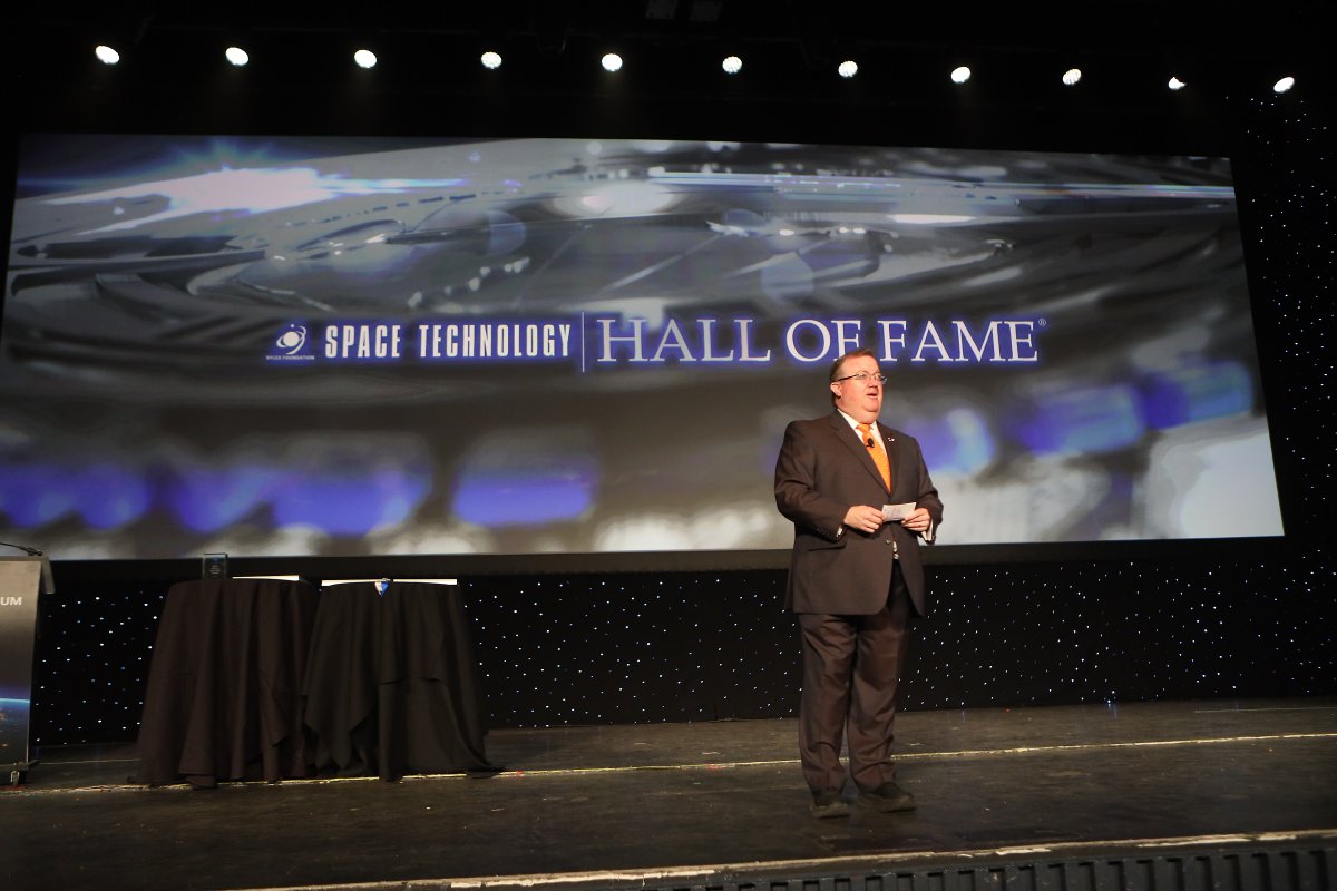 Wrapped up the 39th #SpaceSymposium at the #SpaceTechHoF Dinner. Joined by Dr. Laurie Leshin @LaurieofMars, Director of @NASAJPL, Rich Cooper, and CEO Heather Pringle, we came together to honor the remarkable legacy of space exploration.