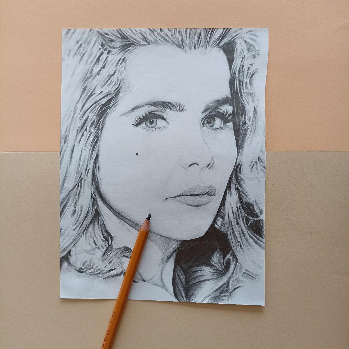 Paloma Faith black and white portrait
Available: depop.com/products/movie…