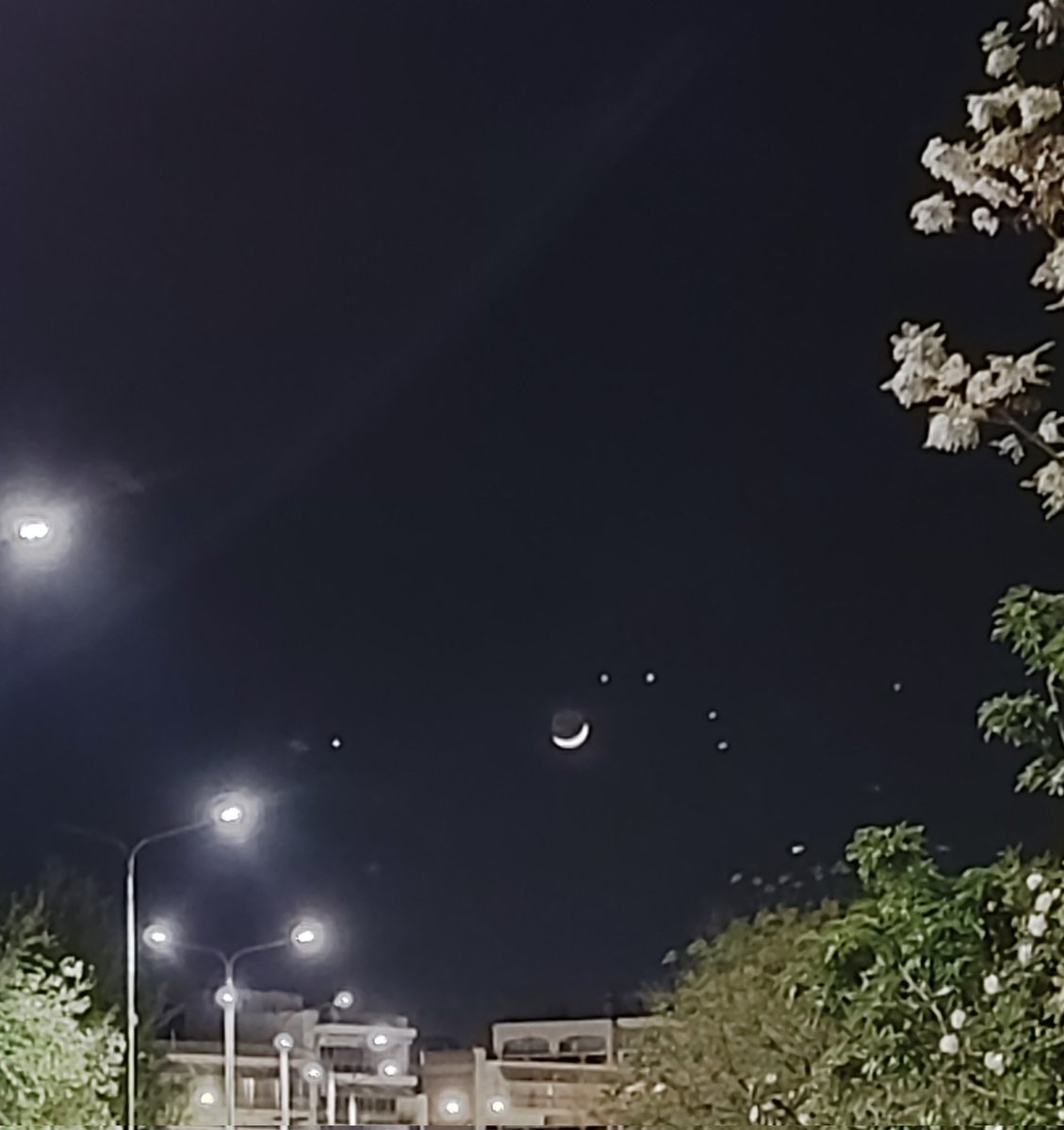 🌙Τρία πράγματα δεν μπορούν να κρυφτούν.🌙 ◽Ο ήλιος ◽Η σελήνη ◽Η αλήθεια