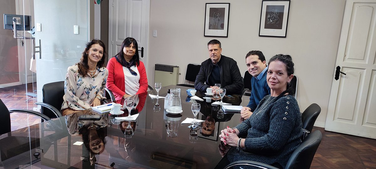 Hoy estuvimos reunidos con el Colegio de Arquitectos de Salta (quienes se incorporaron formalmente como socios del Bureau), delineando acciones en conjunto y compartiendo ideas para seguir creciendo como Destino. 
¡Gracias por la buena predisposición y acompañamiento!