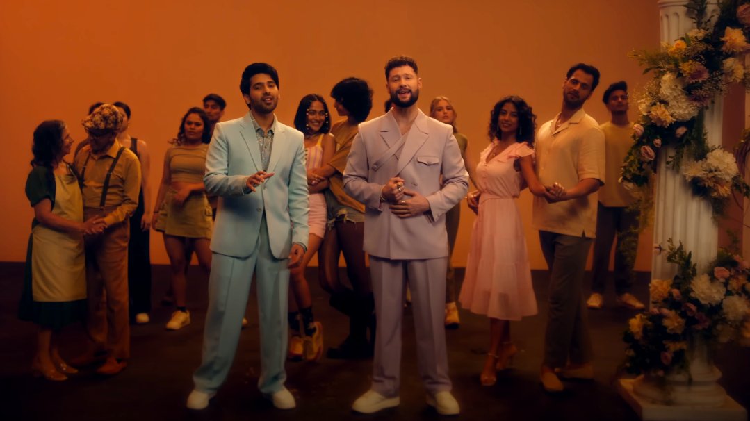 This #song is a heartfelt confession to a #love so enchanting, you never knew you needed it until it became the closest thing to heaven. chillies.red/watch?v=Xx_lpb… Always #ArmaanMalik & #CalumScott