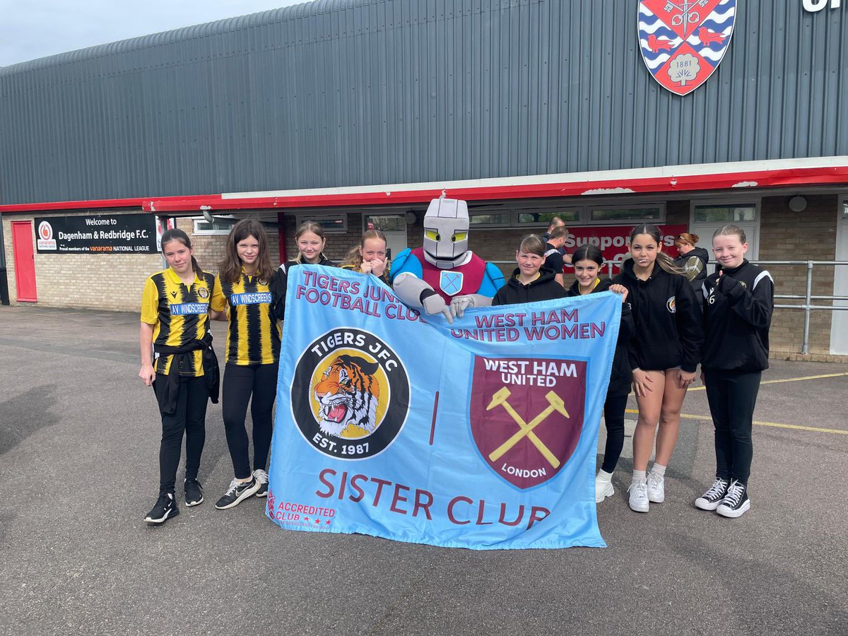 What a great day at @westhamwomen Sister Clubs open day at Dagenham & Redbridge Stadium today. Face Painting, meet the mascots, watch an open training session and meet the players. Tigers players were inspired by the day. Well done to West Ham for putting on the fantastic event