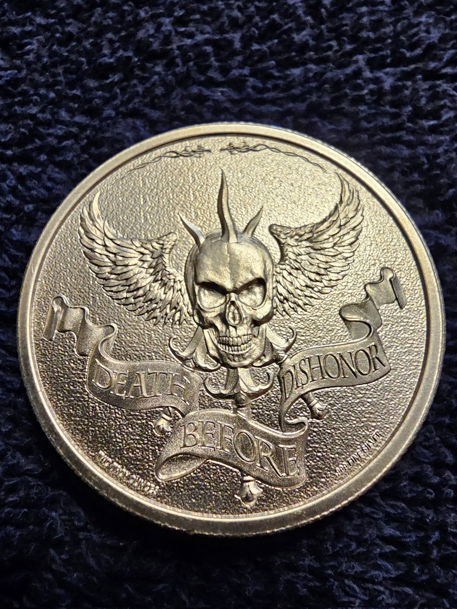 This is a super cool looking 2oz silver
Round check out our etsy
#silver #silverbullion #silverround #bullion #coins #coincollecting #gift #giftidea #etsy #etsylove #investment #etsyfinds #etsyfavorites #giftsforher #giftforhim #follo #LikeCrazy
estategoodiesgalore.etsy.com/listing/168937…
