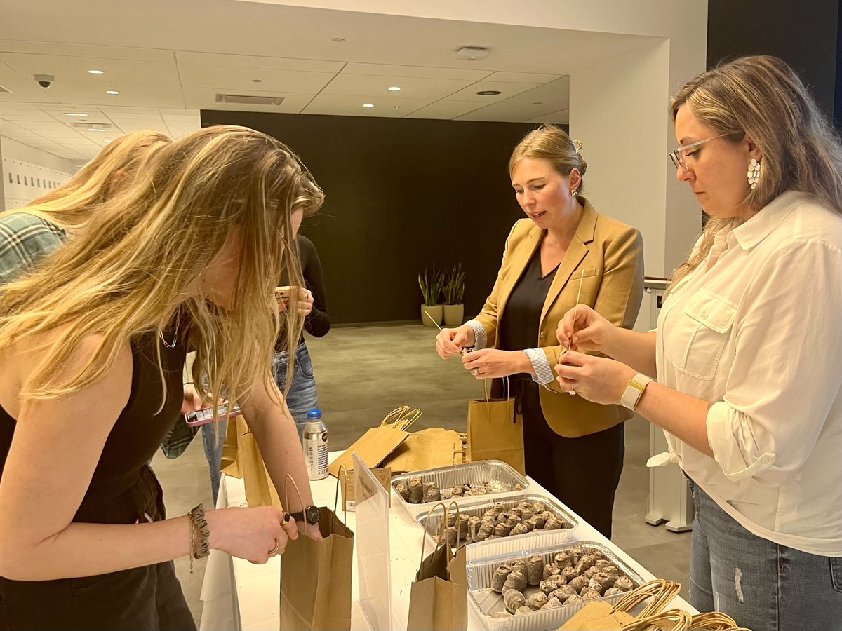 TeamMediaocean's tweet image. Exciting chat on #sustainability in ad tech and prioritizing low-carbon campaigns with #AdNetZero &amp;amp; @SightlyHQ! We also made native pollinator seed pods!🐝 Our NYC office hosted a workshop on our own sustainability and social impact initiatives. #TeamMediaocean #EarthMonth2024