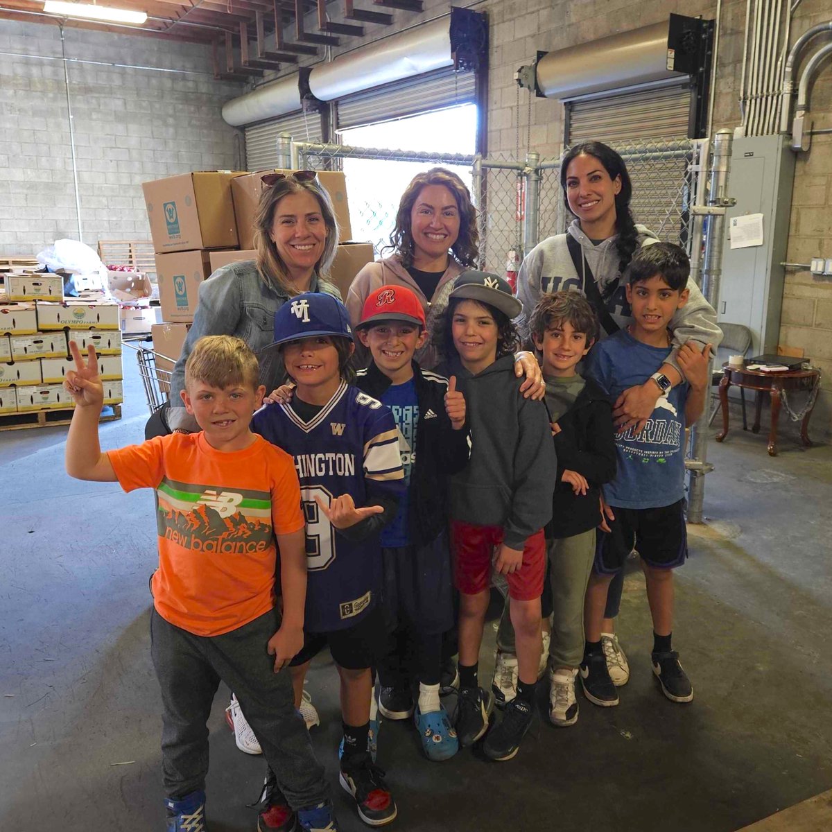 Westside Food Bank appreciates its amazing volunteers! Thank you to our latest helpers in the warehouse