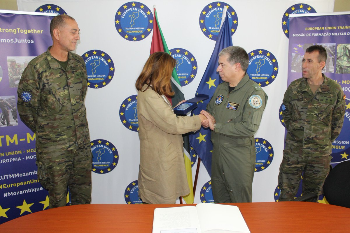 #EUTMMOZ MFCdr MGEN João Gonçalves, had the honour of receiving a delegation from🇪🇸 Headed by His Excellency Teresa Orjales Vidal, the Ambassador of Spain to the Republic of🇲🇿and🇸🇿, the delegation had a briefing on #EUTMMOZ goals, achievements and challenges.📷 @eu_eeas @EUinMoz