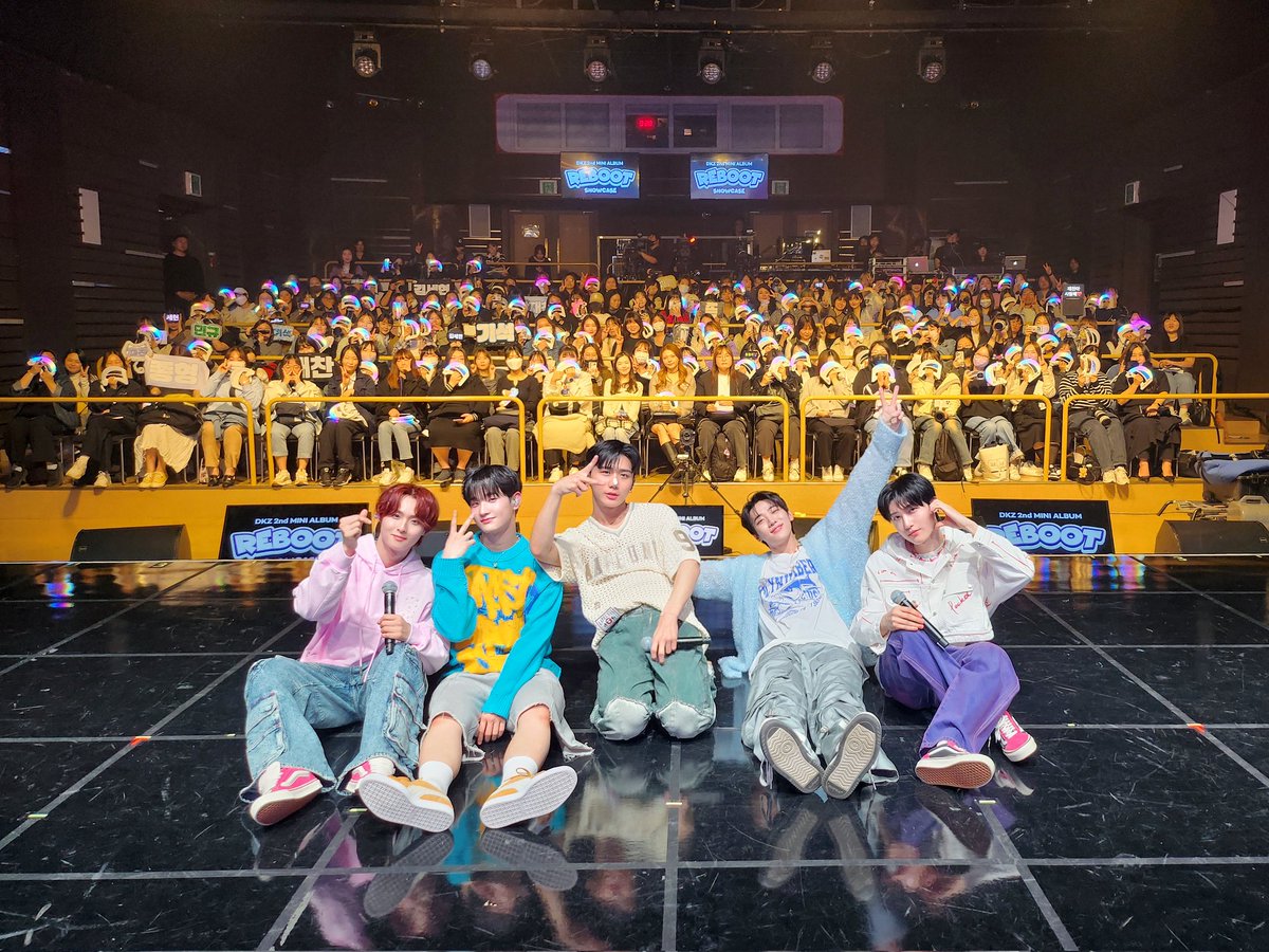 [📸]240412 DKZ 2nd Mini Album [REBOOT] SHOWCASE

👍🐰🐹🐱🐻🦊💜

#DKZ #디케이지
#REBOOT
