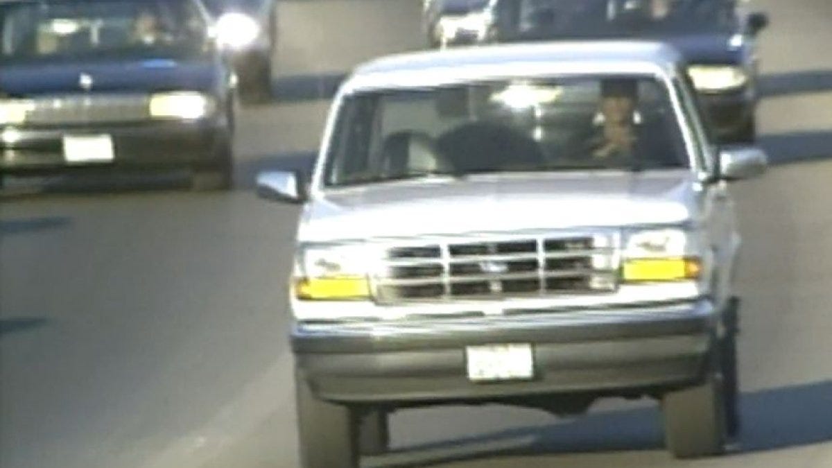 Man Who Drove Ford Bronco During 1994 O.J. Simpson Police Chase Spotted In Malibu. Guess What He Was Driving? dlvr.it/T5QXDC