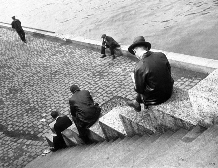 Ilse Bing. Sur les berges de la Seine 1931. Paris France