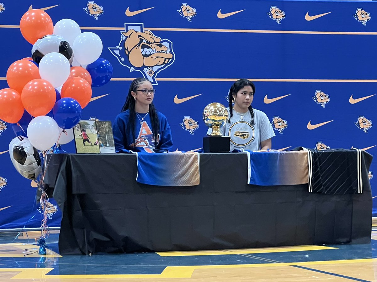 Congrats to Anahi Borja(TJC) and Emily Vasquez(Angelina College) on signing to play at the next level. Congrats Ladies! @CH_girlssoccer