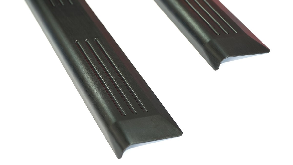MountainPassEV's tweet photo. ⚡️Some new Rivian parts from MPP! ⚡️
"Triple-L" ride height adjustment links - these allow you to Lift/Lower/Level your Rivian to your personal preference!
Billet aluminum door sill plates - protection for where your foot naturally goes!
#rivian #r1t #r1s #neverstoptuning https://t.co/2alxo3o0rO