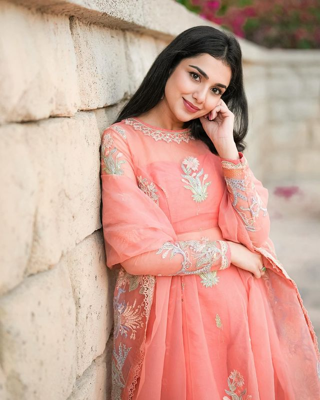 CelebPakistani's tweet photo. Prettiest #SyedaTuba in her glamorous Eid look ❤️
#Eid #Eid2024 #EidUlFitr https://t.co/2Byh0csLdC