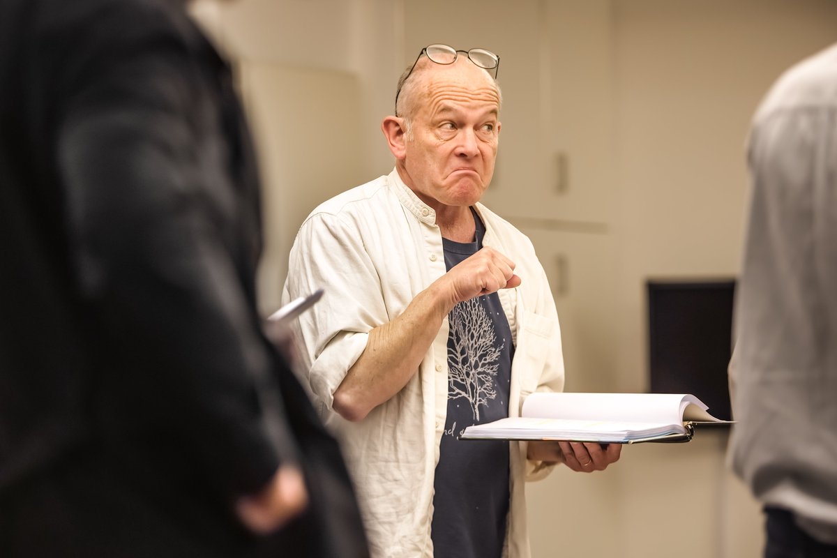 Here's your backstage pass to Party Games! We've these wonderful snaps to share by Craig Fuller.

Get ready for a hilarious journey through number 10, right into the chaos of future government.

Book now: yvonne-arnaud.co.uk/whats-on/party…
See tour details: yvonne-arnaud.co.uk/producing