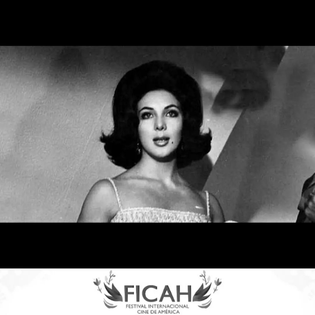FICAHMEXICO's tweet photo. 🕊 Descanse en paz,  LORENA VELÁZQUEZ. Actriz mexicana, que nos deja un amplio legado cinematográfico. Lorena, figura indiscutible del cine fantástico en México e Iberoamérica. Nuestras condolencias a sus familiares y amigos. https://t.co/T6L2jgBI4W