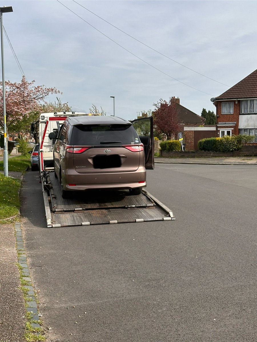 #SEIZED | The driver of this vehicle was using his mobile phone 📵 and had an unrestrained child in the back. Further checks revealed he had no insurance! Driver reported for all three offences.