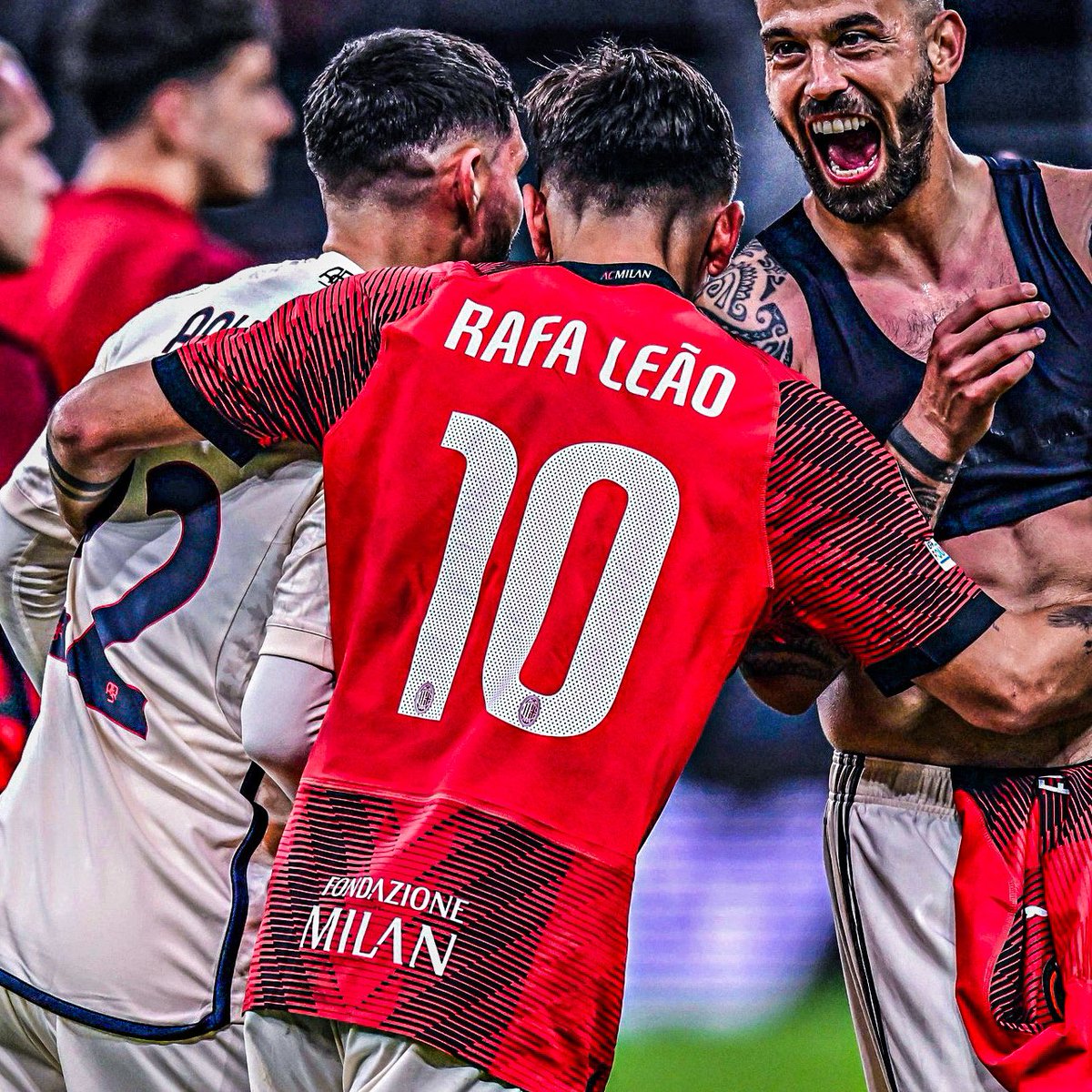 Dybala repping Rafael Leão's jersey! 🤩🔟